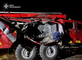 В Харьковской области во время атаки РФ погиб спасатель: пятеро его коллег ранены (фото)