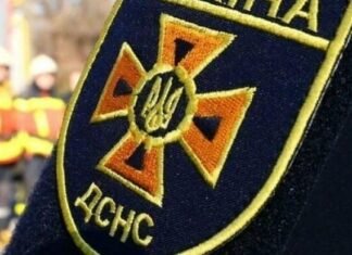 Спасательная операция под Одессой: автомобиль с людьми оказался в воде