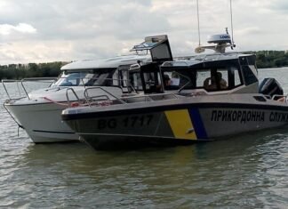 Иностранец заблудился на воде и пришел катером к берегам Одесщины, — ФОТО
