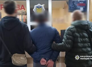 В одесской многоэтажке мужчина до смерти избил гостя и оставил тело в коридоре