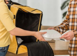 Японец «взломал» приложение доставки еды и назаказывал 1000 бесплатных порций за 2 года