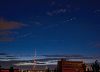 Созвездие Starlink теряет 1-2 спутника ежедневно — они сгорают или падают на Землю