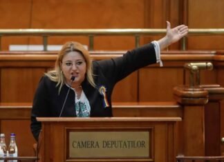 Во время визита в РФ: румынский депутат пригрозила «переломать ноги» Зеленскому (фото)