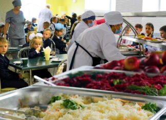 От гречки до чили кон карне: как школьные столовые Украины переживают кулинарную революцию