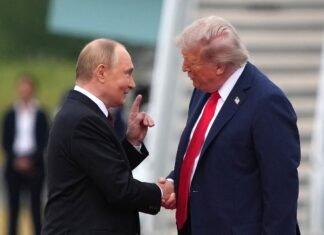 Трамп начал телефонный разговор с Путиным