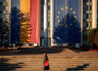 Євродепутати закликали розпочати переговори про вступ до ЄС з Молдовою, але Україну вони не згадали.