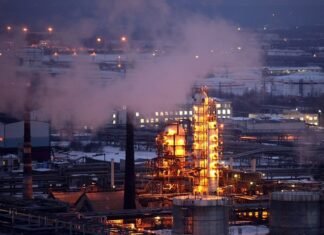 Україна вивела з ладу 25% потужностей російських НПЗ: Масштаб простоїв сягнув безпрецедентного рівня.