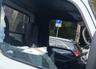 Стрельба посреди дня в Одессе: пьяный мужчина открыл огонь и разбил стекло грузовика, — ФОТО