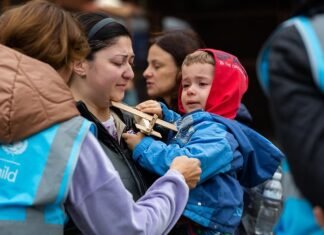 Масовий виїзд українців за кордон сповільнився, а кількість громадян за межами країни наблизилась до 6 мільйонів осіб.
