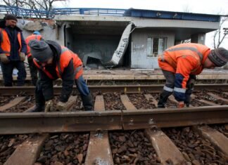 Массированные удары по Украине: пострадало депо в Одессе, на севере задержки поездов