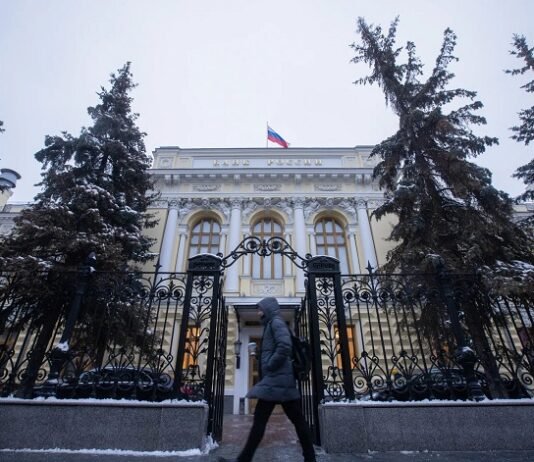 ЄС посилює тиск на країни, які гальмують надання репараційного кредиту Києву.