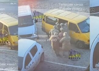 В Одессе группа людей в форме похитила мужчину посреди улицы, — ВИДЕО