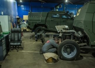 Влітку військова допомога Україні скоротилась на понад 40%, однак країна є найперспективнішим ринком для інвестицій в ОПК та готується до експорту зброї.