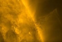 Космический аппарат сфотографировал выброс темной плазмы на Солнце: он больше Земли (фото)