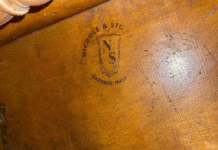 Мужчина нашел на улице брошенную соседом «невероятную находку», которая оказалась стоящей (фото)