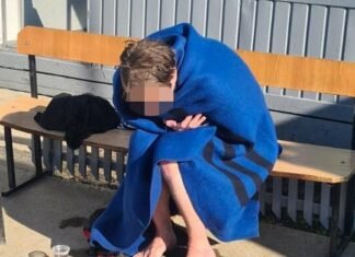 Не хотел возвращаться на берег: в Одесской области спасатели достали из моря мужчину, — ФОТО