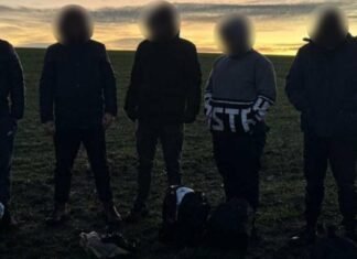 Попали в объектив дрона с тепловизором: в Одесской области у границы задержали пятерых мужчин, — ФОТО