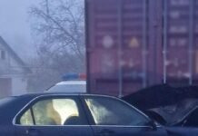 Пьяный и без прав: в Одесской области водитель влетел под грузовик и ранил пассажира, — ФОТО