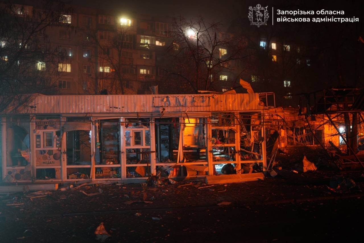«Дома, магазины, рынок»: РФ ударила по Запорожью, есть погибшие и раненые (фото, видео)