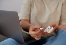 Беспроводные наушники постоянно отключаются: частые причины и как их устранить