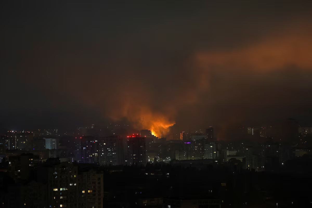 «Повреждены тепловые сети»: жители левого берега Киева остались без тепла