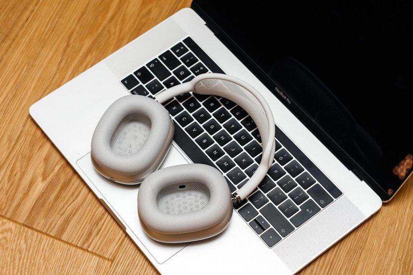 Теперь точно емейзинг: давний баг с «тремя огнями смерти» в Apple AirPods Max можно исправить холодильником