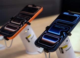 Apple ввела штрафы для ритейлеров из Индии, которые поставляют iPhone по «серым» каналам в рф
