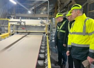 Німецька Knauf випустила першу партію будматеріалів на новому заводі в Тернопільській області й готується нарощувати потужність.