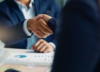 Світовий ринок злиттів і поглинань зріс на 10%, попри торгівельну турбулентність та геополітичну напругу.