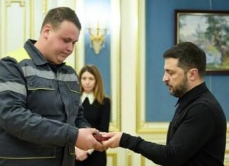 Наша работа не заметна, но важна: трое энергетиков Одессы получили ордена от Президента
