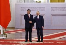 РФ дедалі більше залежить від Китаю, хоча обсяги торгівлі падають.