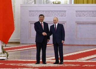 РФ дедалі більше залежить від Китаю, хоча обсяги торгівлі падають.