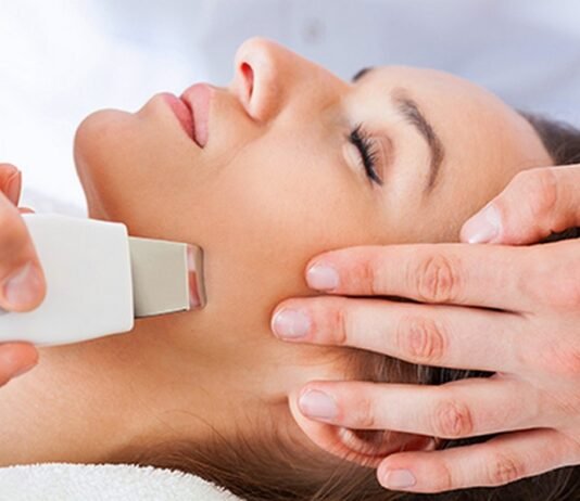 Ультразвуковий скрабер для обличчя — як працює та кому підходить цей б’юті-гаджет