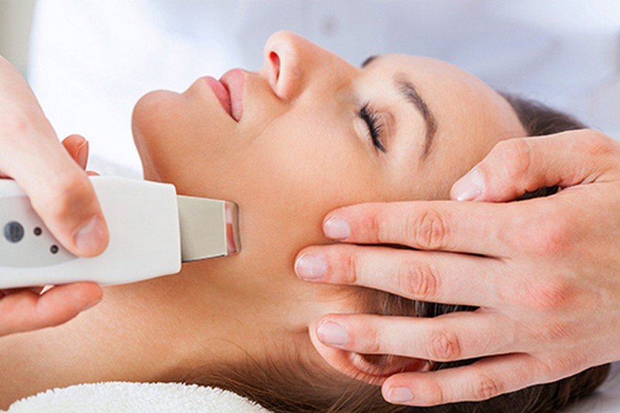 Ультразвуковий скрабер для обличчя — як працює та кому підходить цей б’юті-гаджет