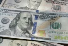 НБУ вновь понизил курс доллара