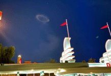 Черное кольцо над Диснейлендом переполошило интернет: люди говорят об НЛО (видео)