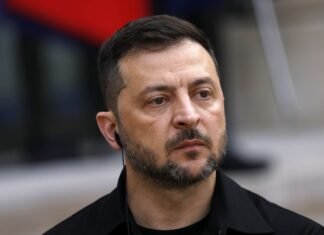 Зеленский прибыл с визитом в Турцию, где его встретил Умеров