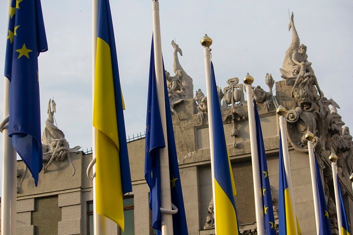 Україна отримала від Євросоюзу €5,9 млрд, частина надана завдяки доходам від заморожених активів РФ. Будапешт закликає зупинити підтримку Києва.