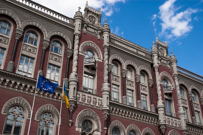 Україна продовжує імпортувати більше, ніж постачати на зовнішні ринки. У НБУ пояснили це інвестиціями у безпеку та відновлення.