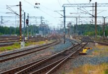 Латвія готується демонтувати залізницю, що сполучає країну з Росією, а Польща отримає від ЄС €44 млрд для зміцнення “Східного щита”.