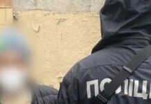 В Одессе бездомно избил мужчину костылем возле супермаркета