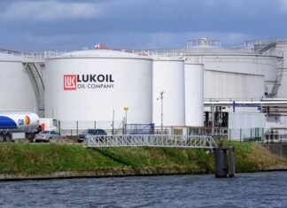 Американська Chevron зацікавилась активами “Лукойлу”. У США умовою продажу активів називають повний розрив відносин із російською компанією.
