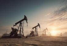 Американський банк JPMorgan прогнозує обвал цін на нафту нижче $40 за барель через надлишок пропозиції.