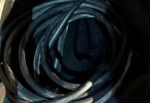 Ночная кража в Одессе: инспекторы поймали подозреваемых возле открытого люка, — ФОТО