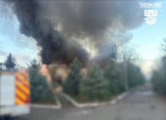 Из-за ночной российской атаки был поврежден ремонтный цех железной дороги в Одесской области