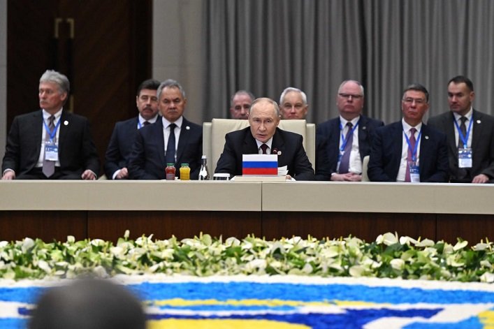 Путін: Війна закінчиться, коли ЗСУ залишать “зайняті” території на Донбасі, а РФ у мирному договорі готова зафіксувати обіцянку не нападати на Європу.