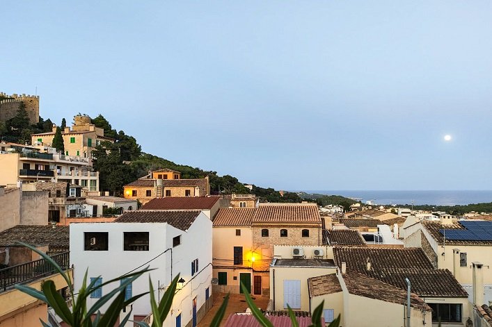 Українці оновили рекорд з купівлі житла в Іспанії, де ціни на вторинному ринку у жовтні зросли до максимумів.