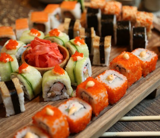 Заказать сет из роллов: готовое решение для разных ситуаций