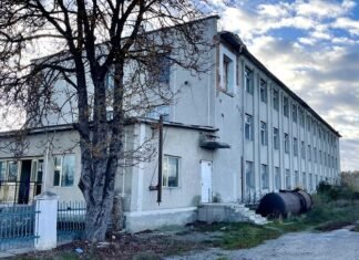 На Тернопільщині продають виробничо-складський комплекс площею 10 560 квадратних метрів з можливістю розширення.