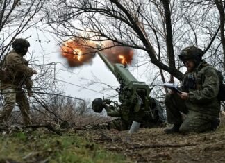Сікорський: Україна вважає, що війна триватиме ще три роки, але Путін стільки не витримає.